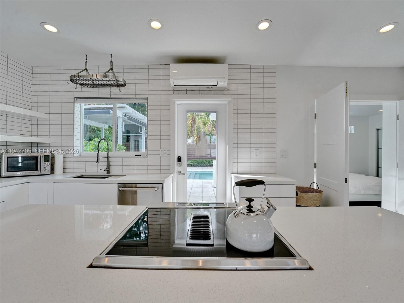 LAUDERDALE GROVES AMEN PL - Residential