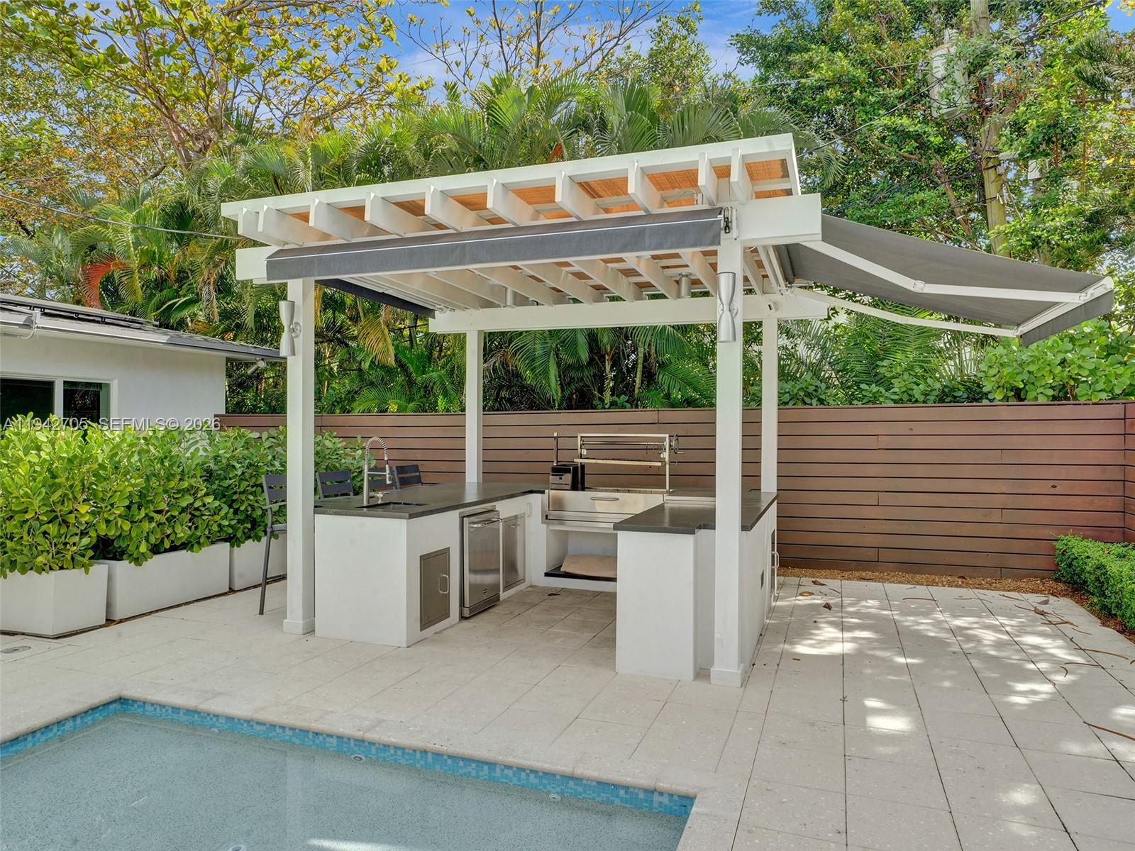 LAUDERDALE GROVES AMEN PL - Residential