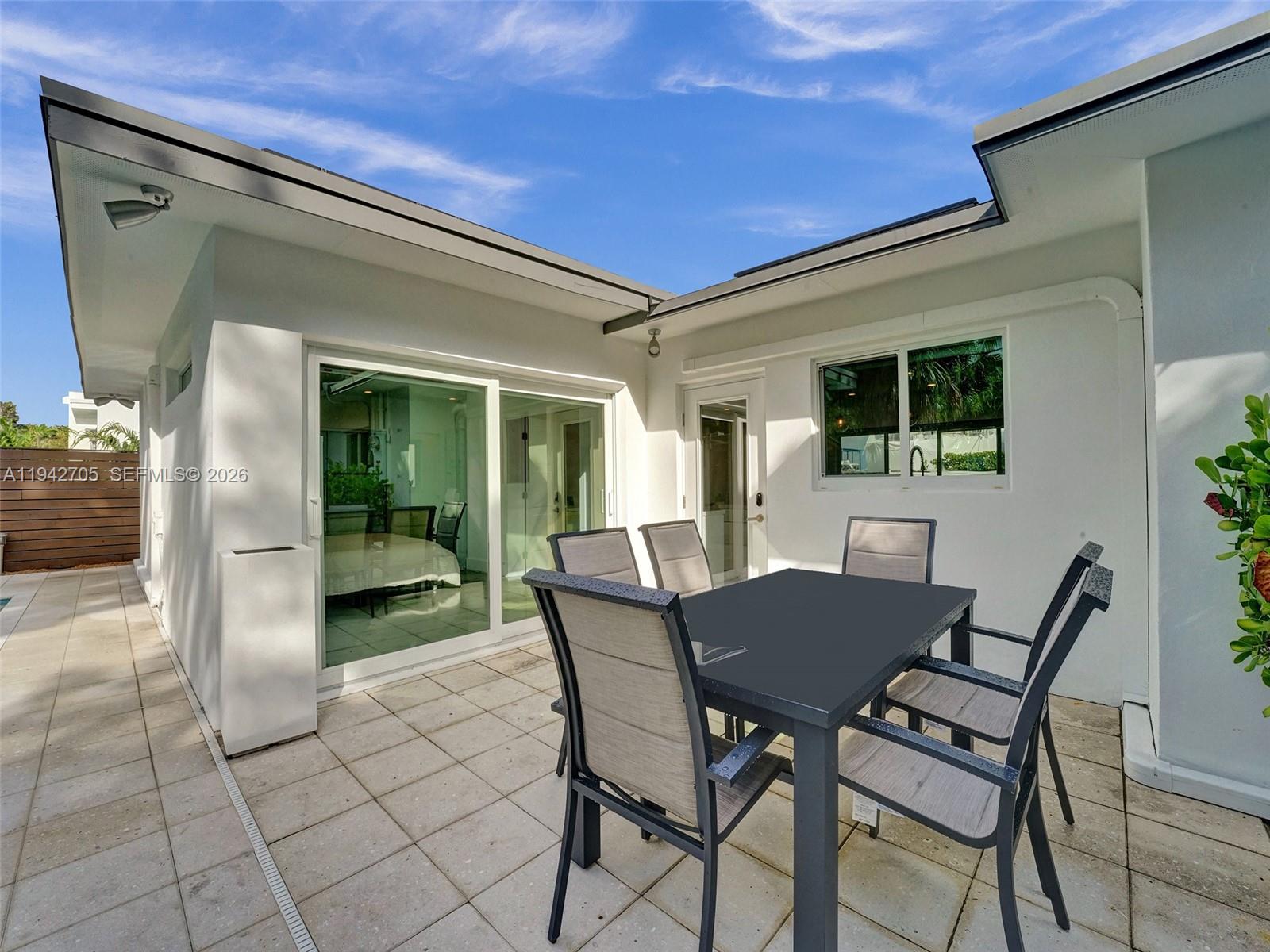 LAUDERDALE GROVES AMEN PL - Residential