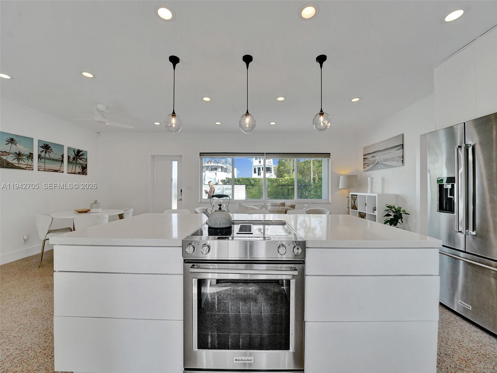 LAUDERDALE GROVES AMEN PL - Residential