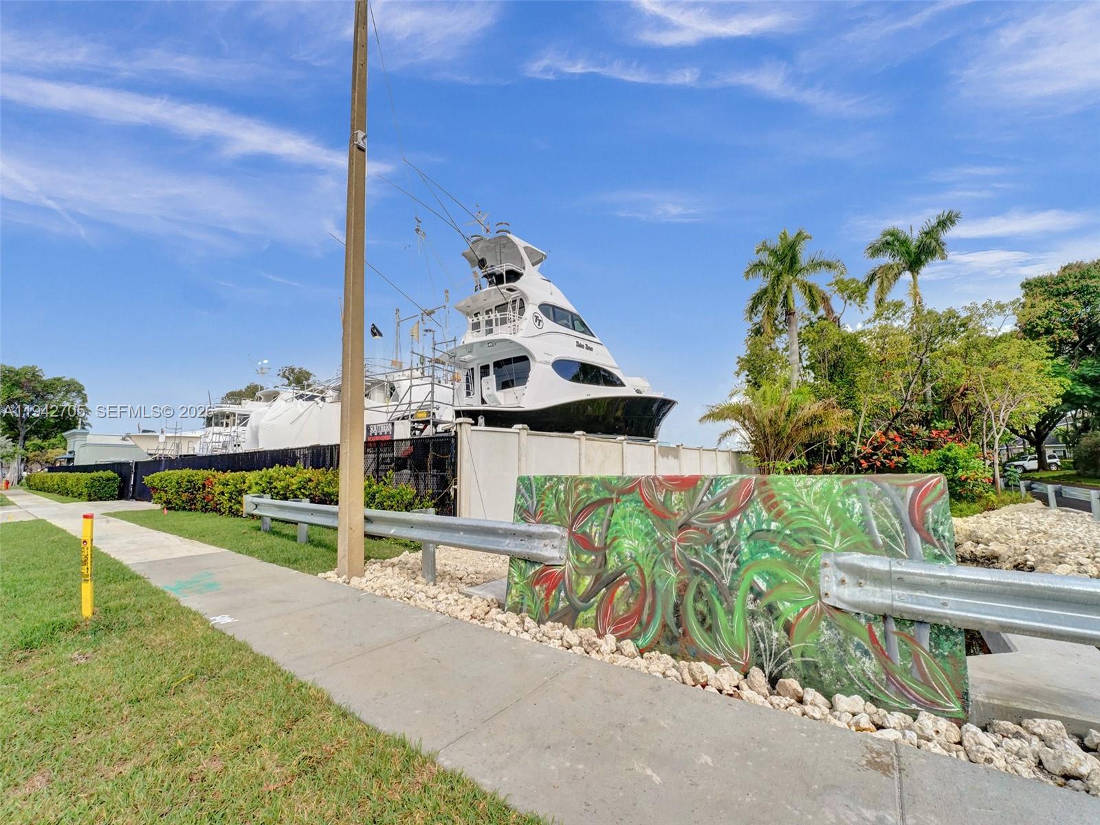 LAUDERDALE GROVES AMEN PL - Residential