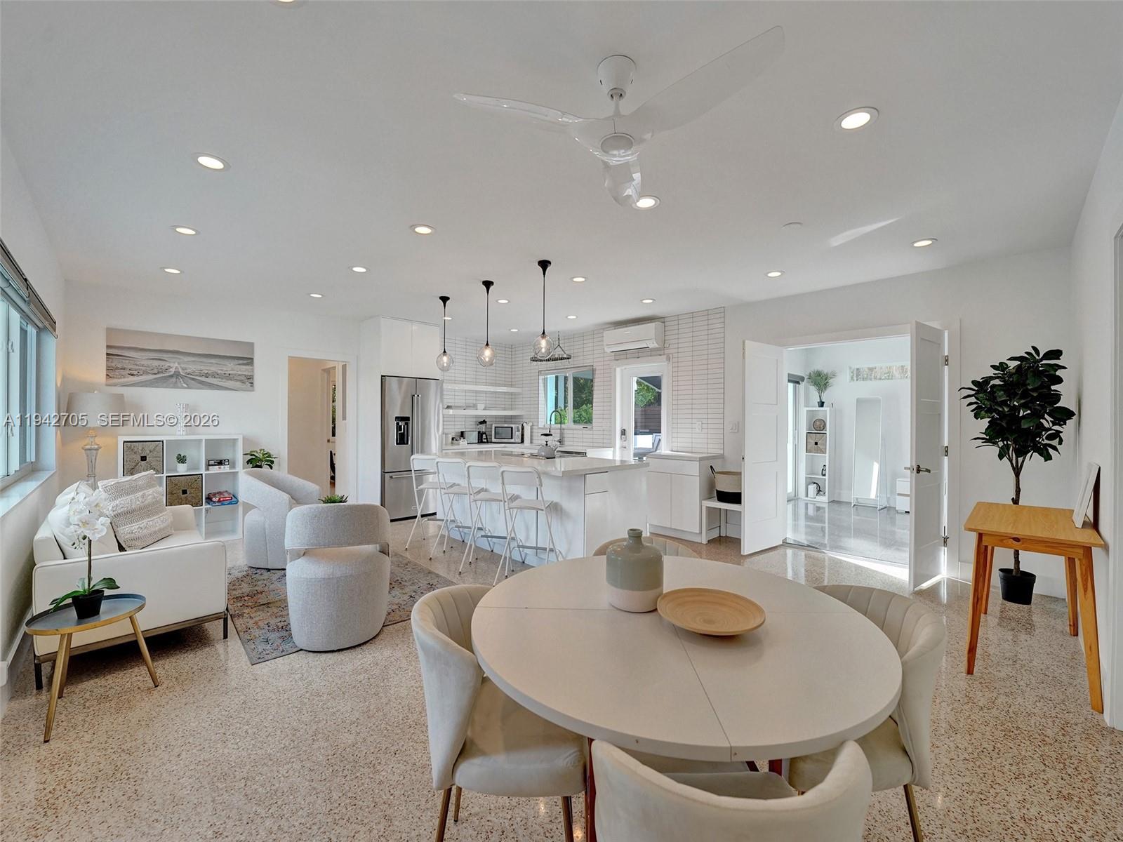 LAUDERDALE GROVES AMEN PL - Residential