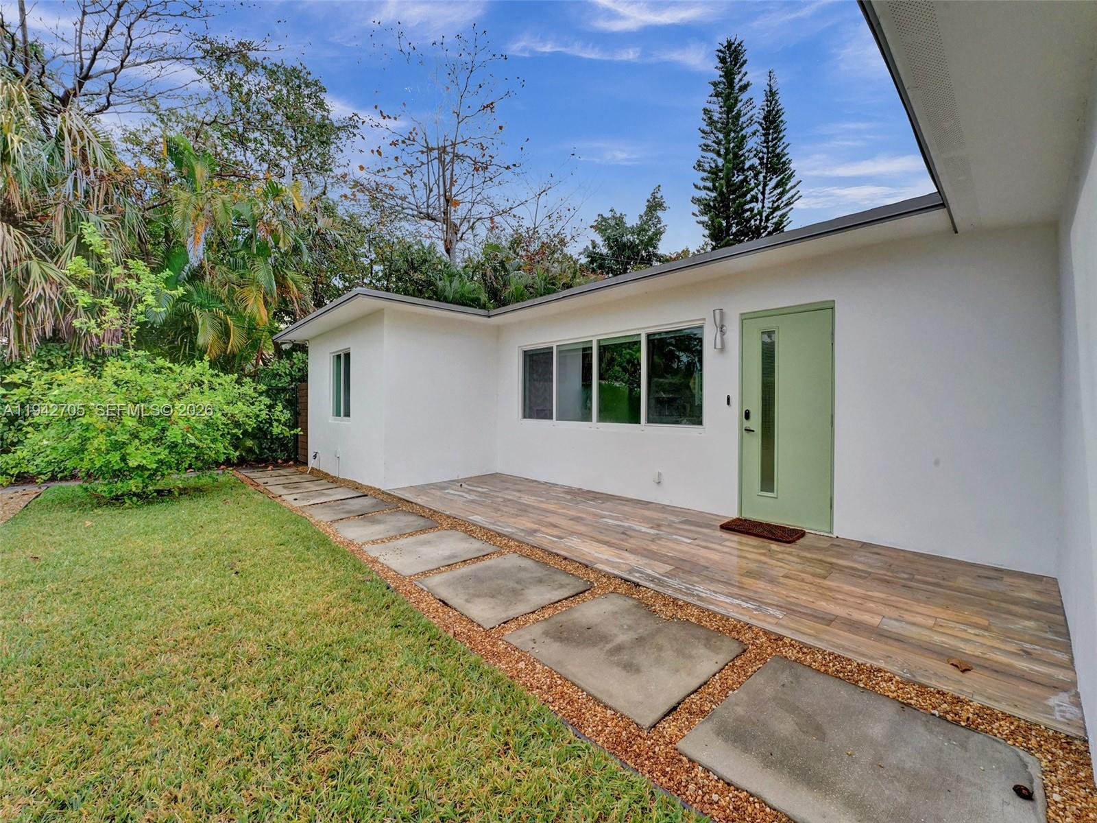 LAUDERDALE GROVES AMEN PL - Residential