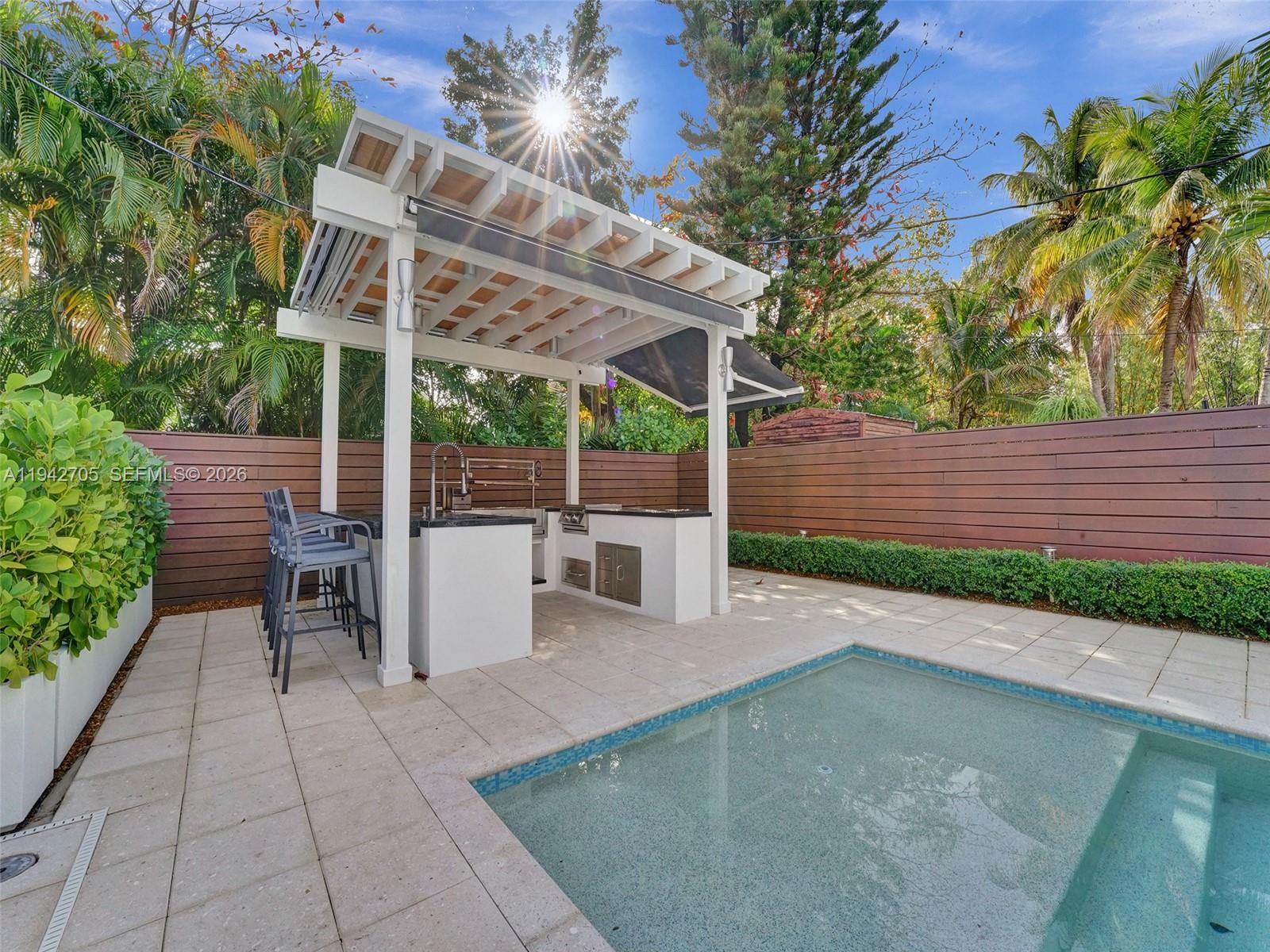 LAUDERDALE GROVES AMEN PL - Residential