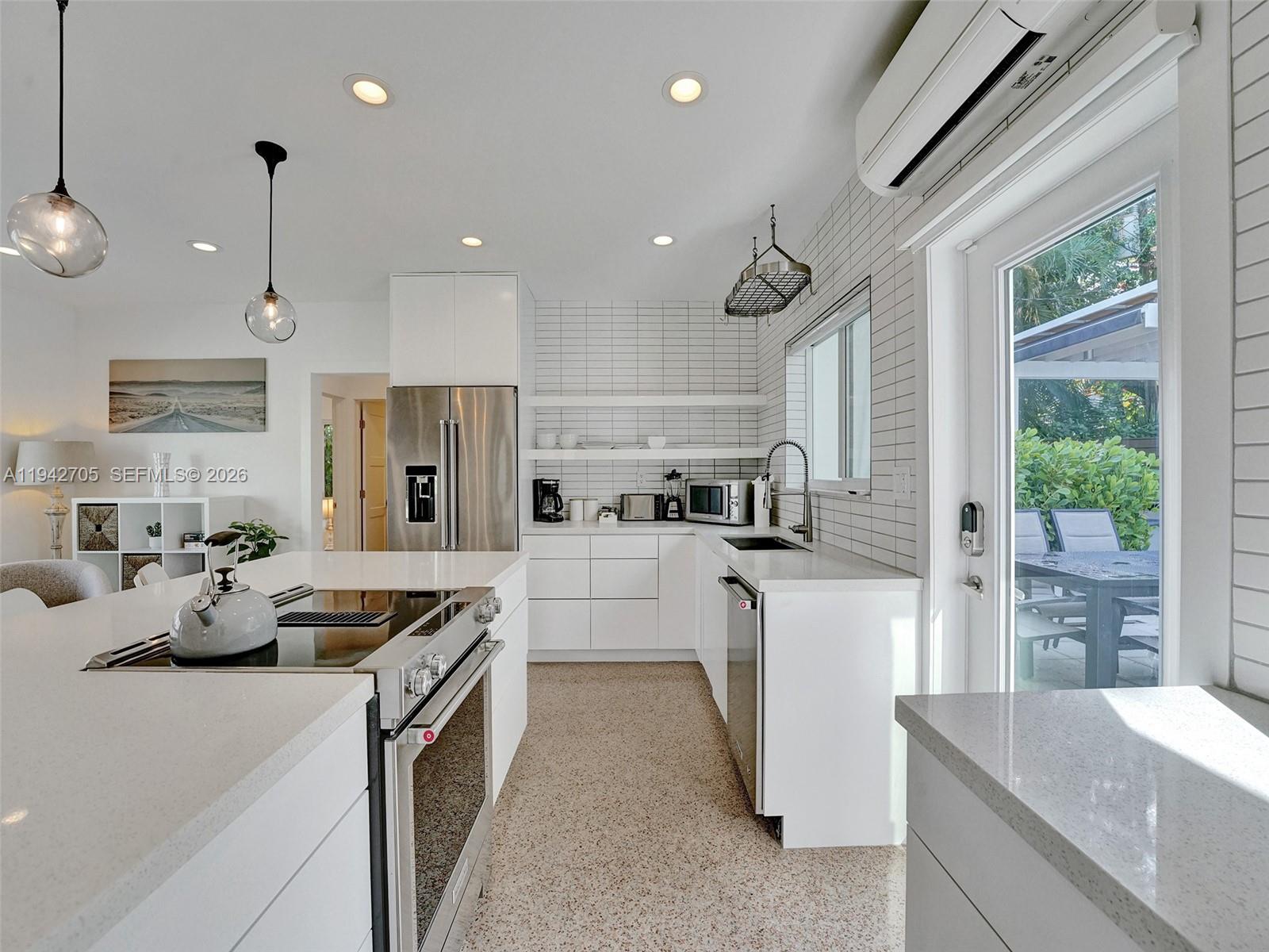 LAUDERDALE GROVES AMEN PL - Residential