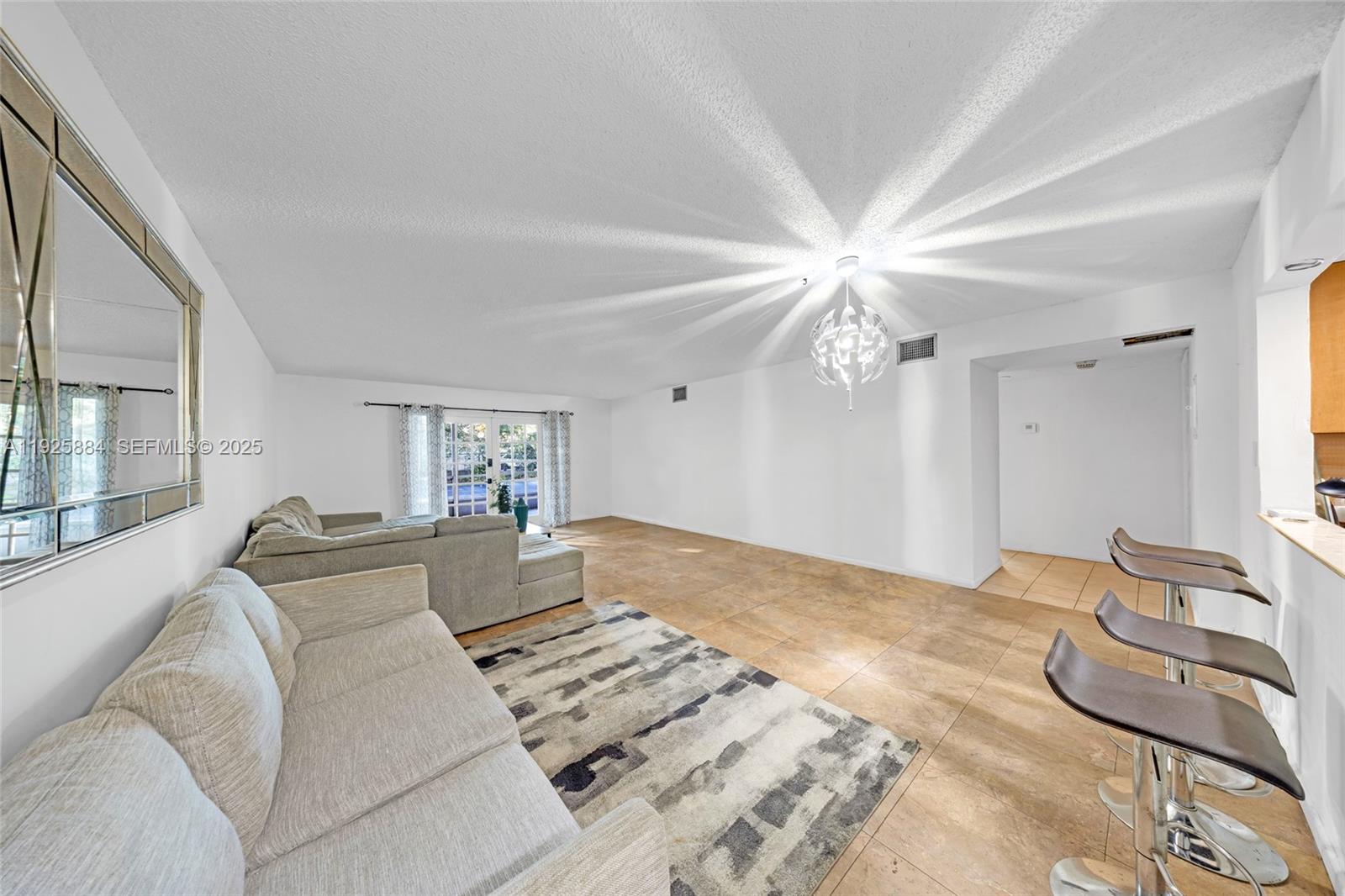 7554 Stirling Rd 102, Davie, FL, 33024/$212,000 2 7554 Stirling Rd 102