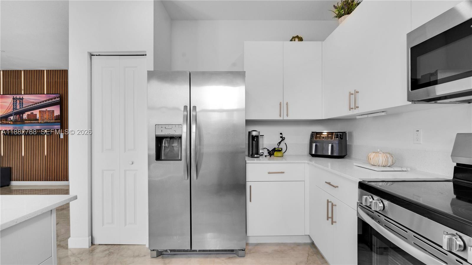 WYNDHAM LAKES PLAZA - Residential