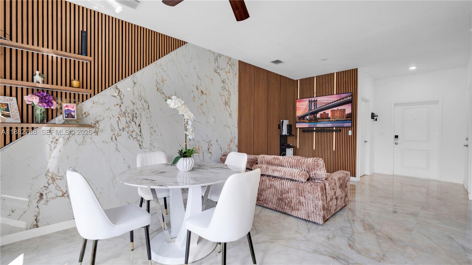 WYNDHAM LAKES PLAZA - Residential