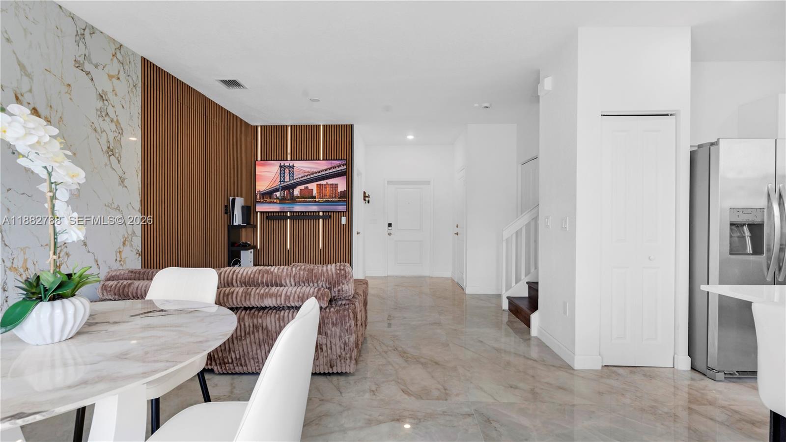 WYNDHAM LAKES PLAZA - Residential