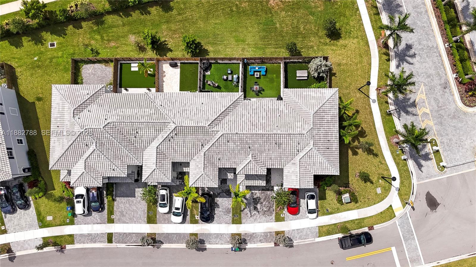 WYNDHAM LAKES PLAZA - Residential