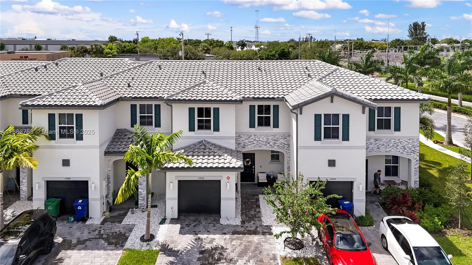 WYNDHAM LAKES PLAZA - Residential
