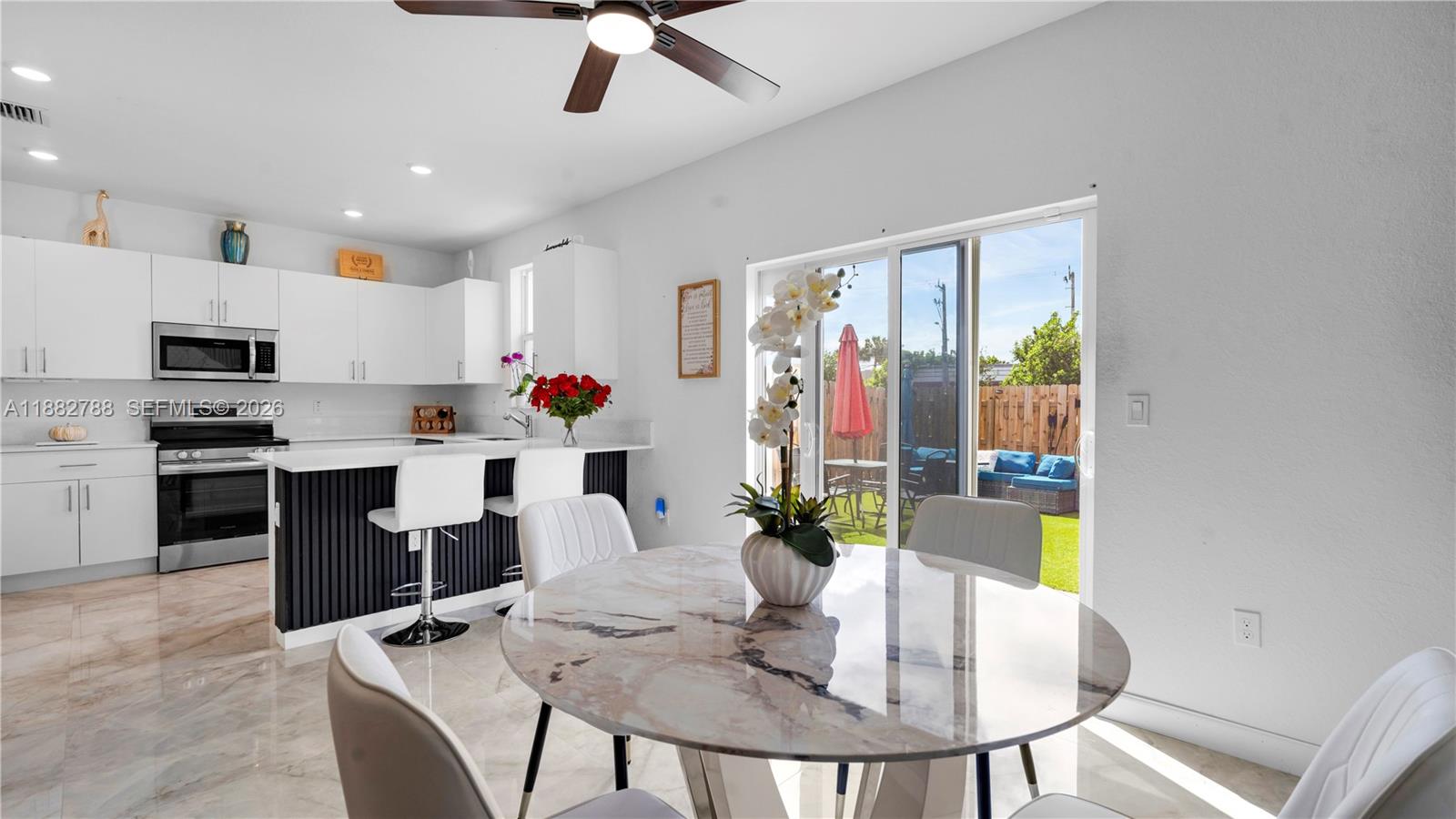 WYNDHAM LAKES PLAZA - Residential