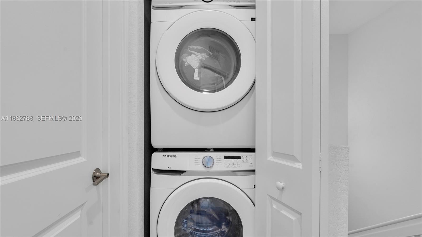 WYNDHAM LAKES PLAZA - Residential