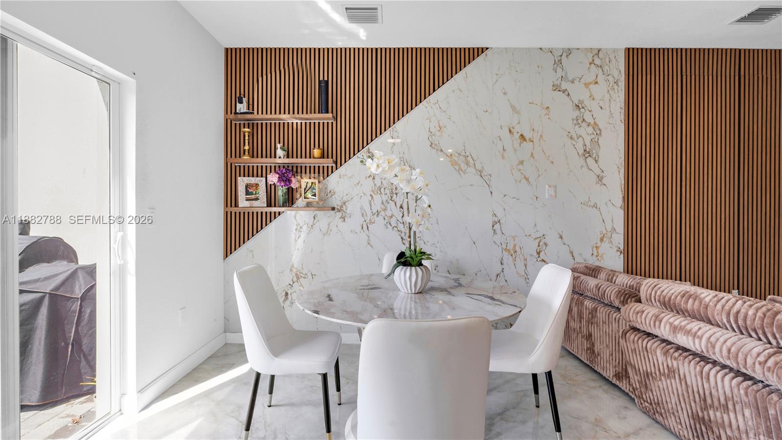 WYNDHAM LAKES PLAZA - Residential