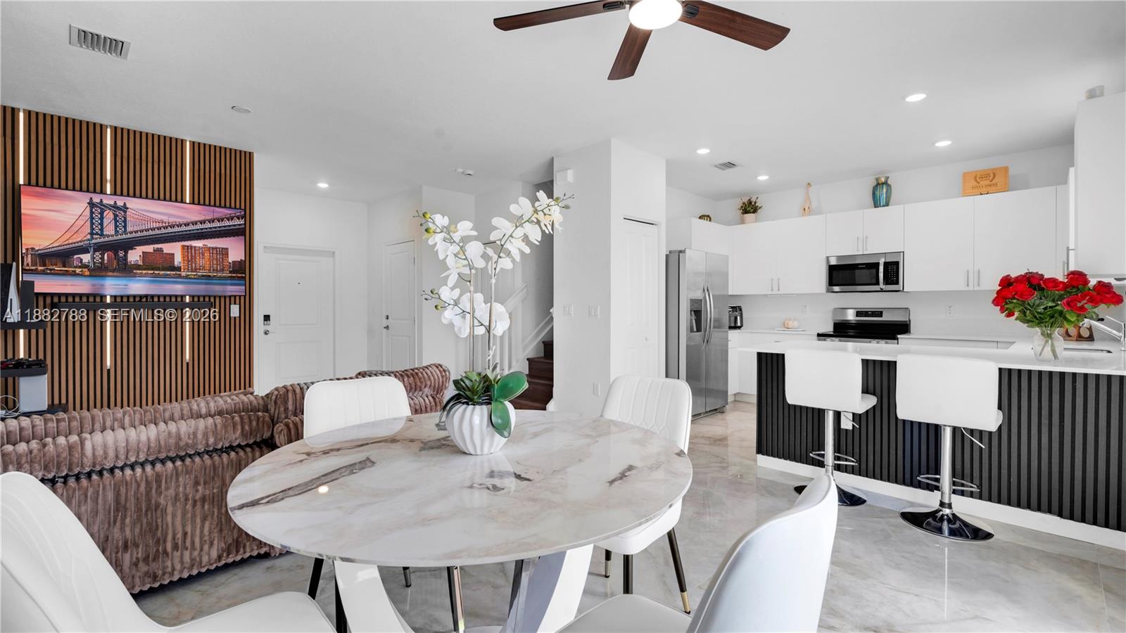 WYNDHAM LAKES PLAZA - Residential