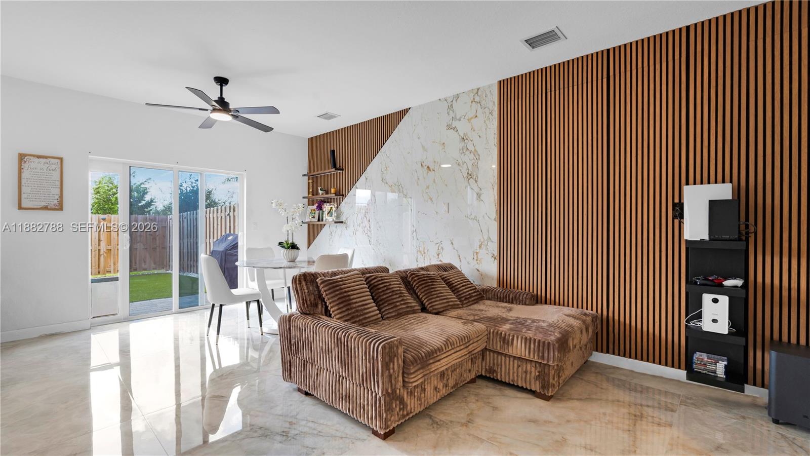 WYNDHAM LAKES PLAZA - Residential