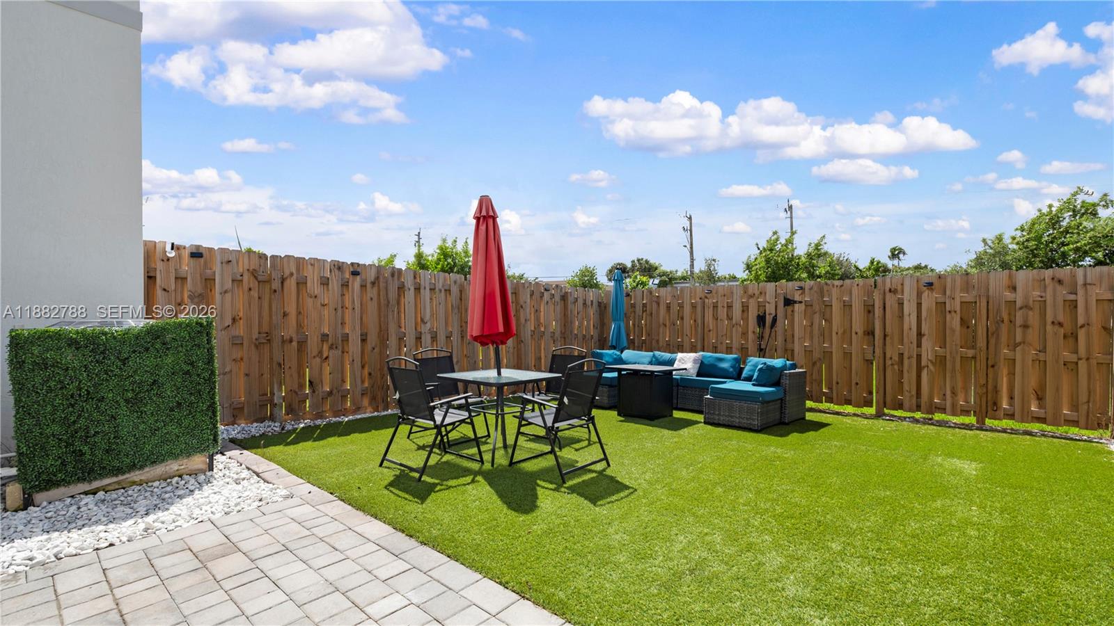 WYNDHAM LAKES PLAZA - Residential