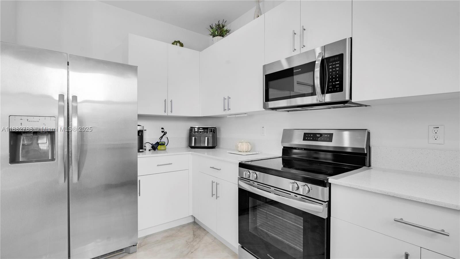 WYNDHAM LAKES PLAZA - Residential
