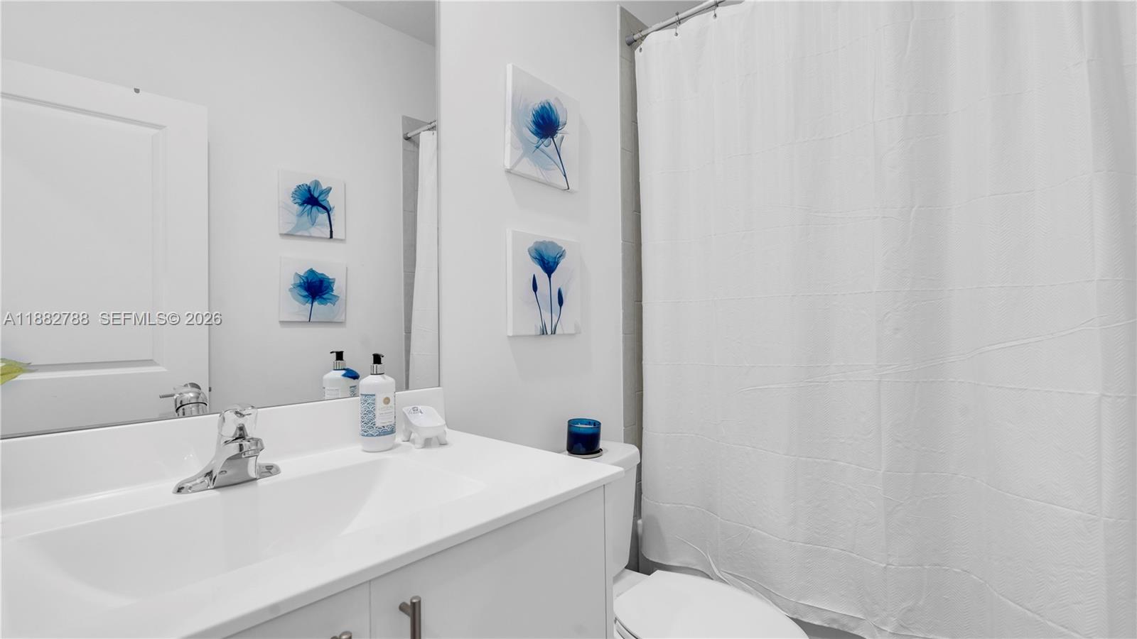 WYNDHAM LAKES PLAZA - Residential