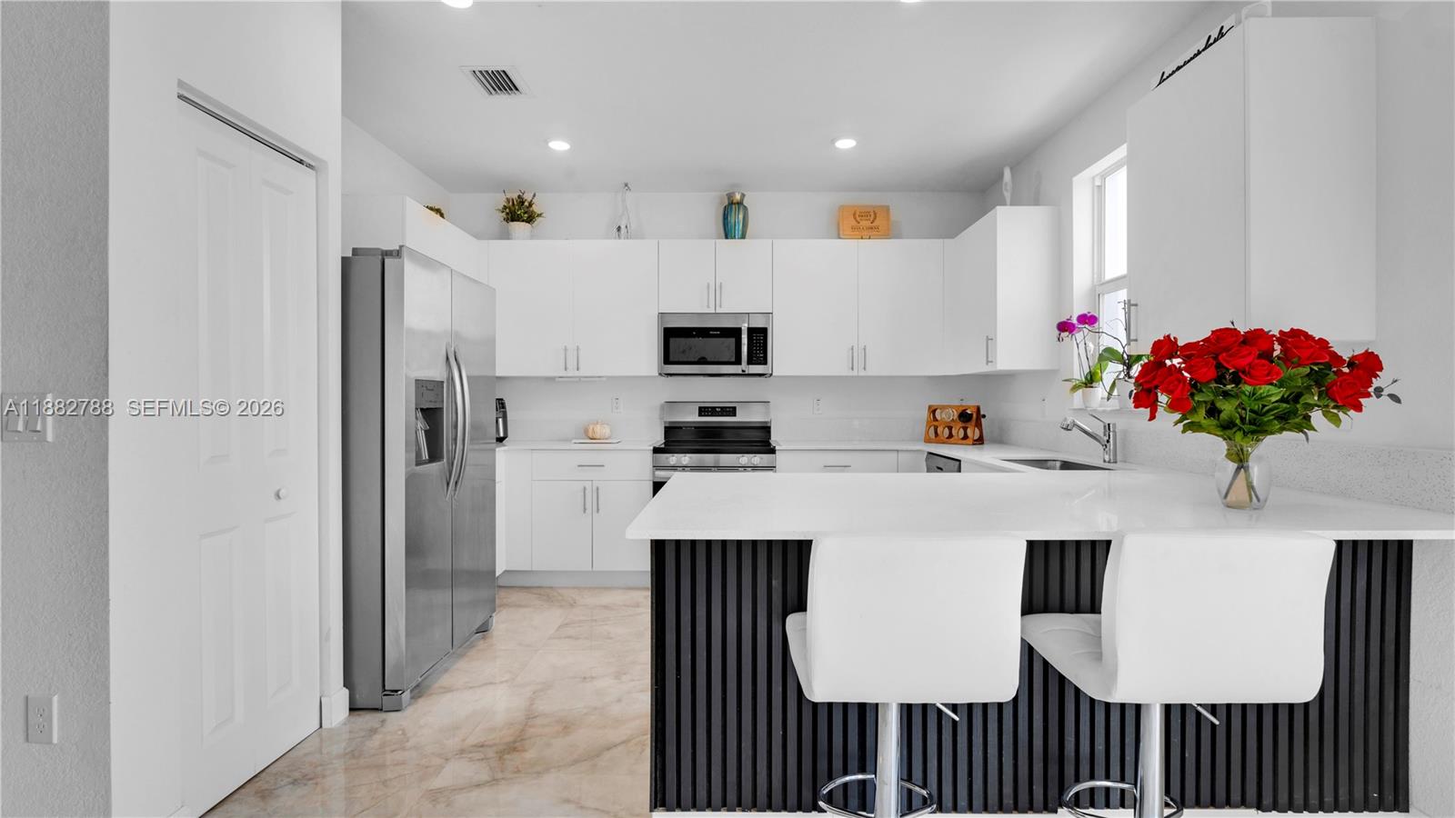 WYNDHAM LAKES PLAZA - Residential