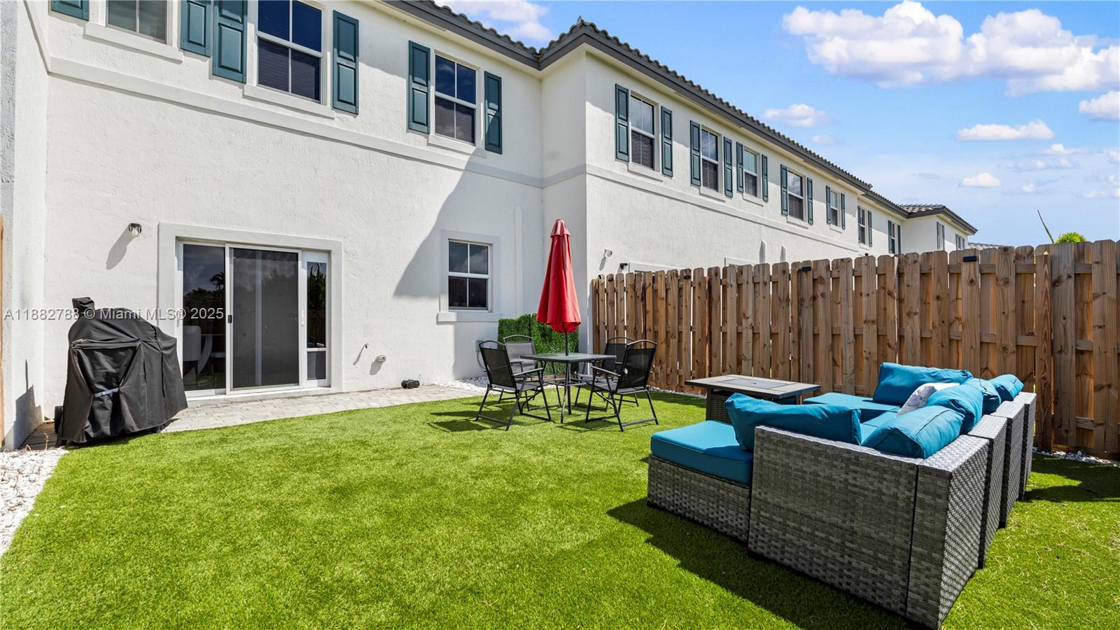 WYNDHAM LAKES PLAZA - Residential