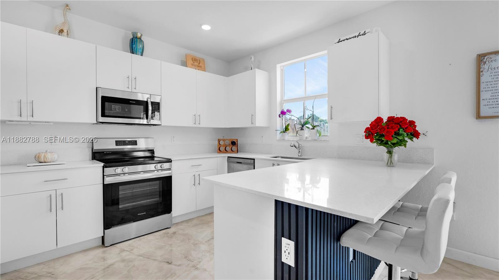 WYNDHAM LAKES PLAZA - Residential