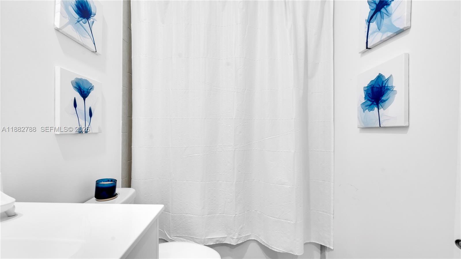 WYNDHAM LAKES PLAZA - Residential