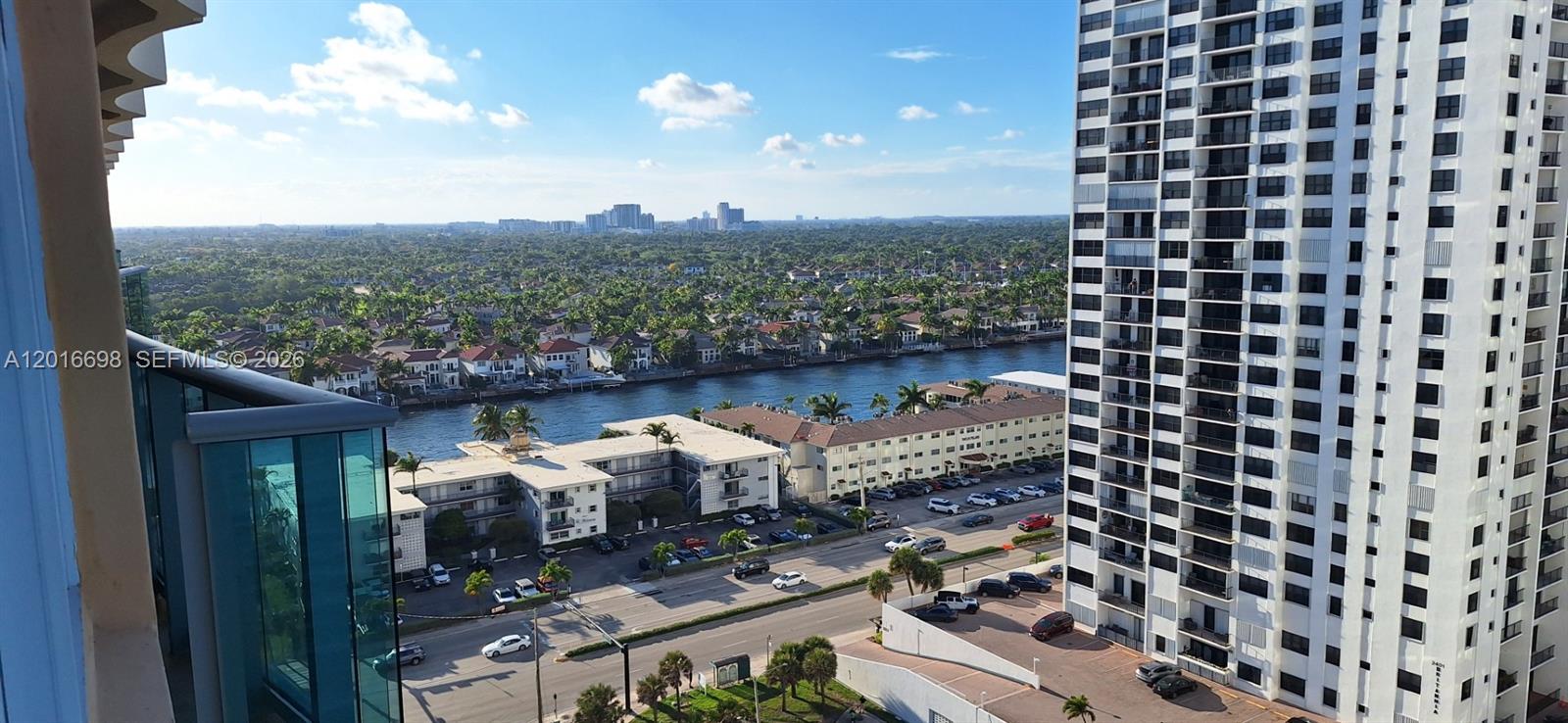WAVE CONDO - Residential