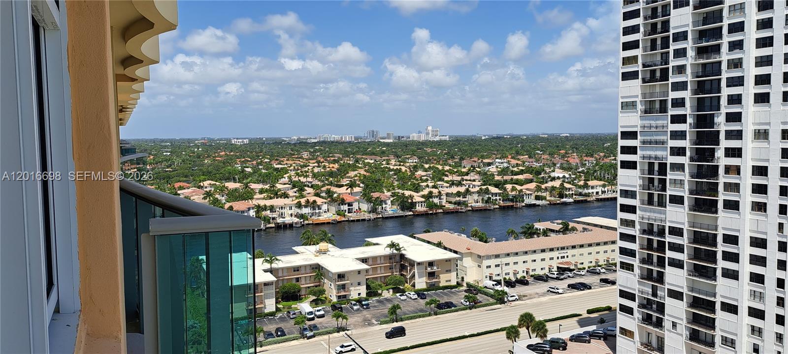 WAVE CONDO - Residential