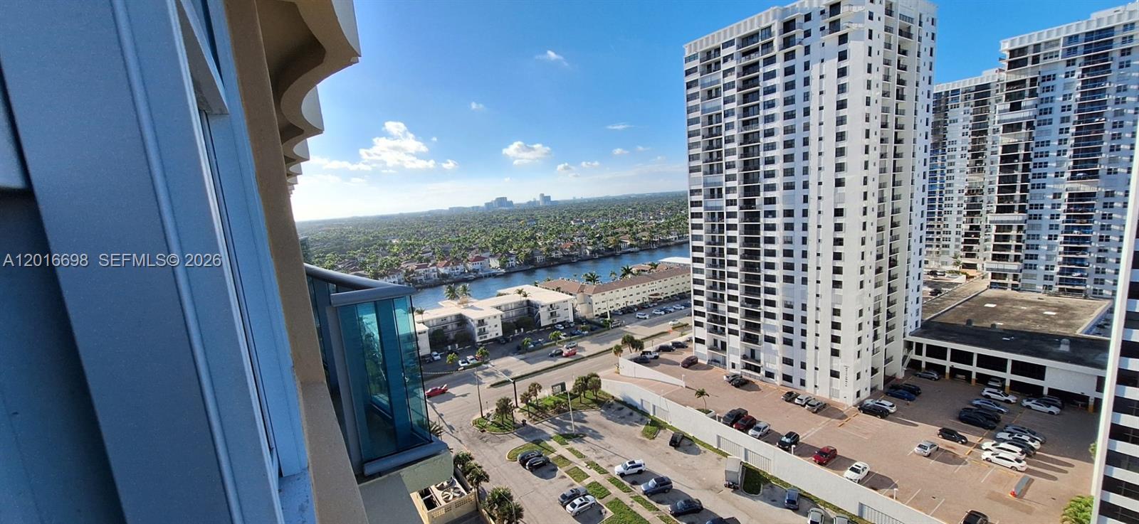 WAVE CONDO - Residential