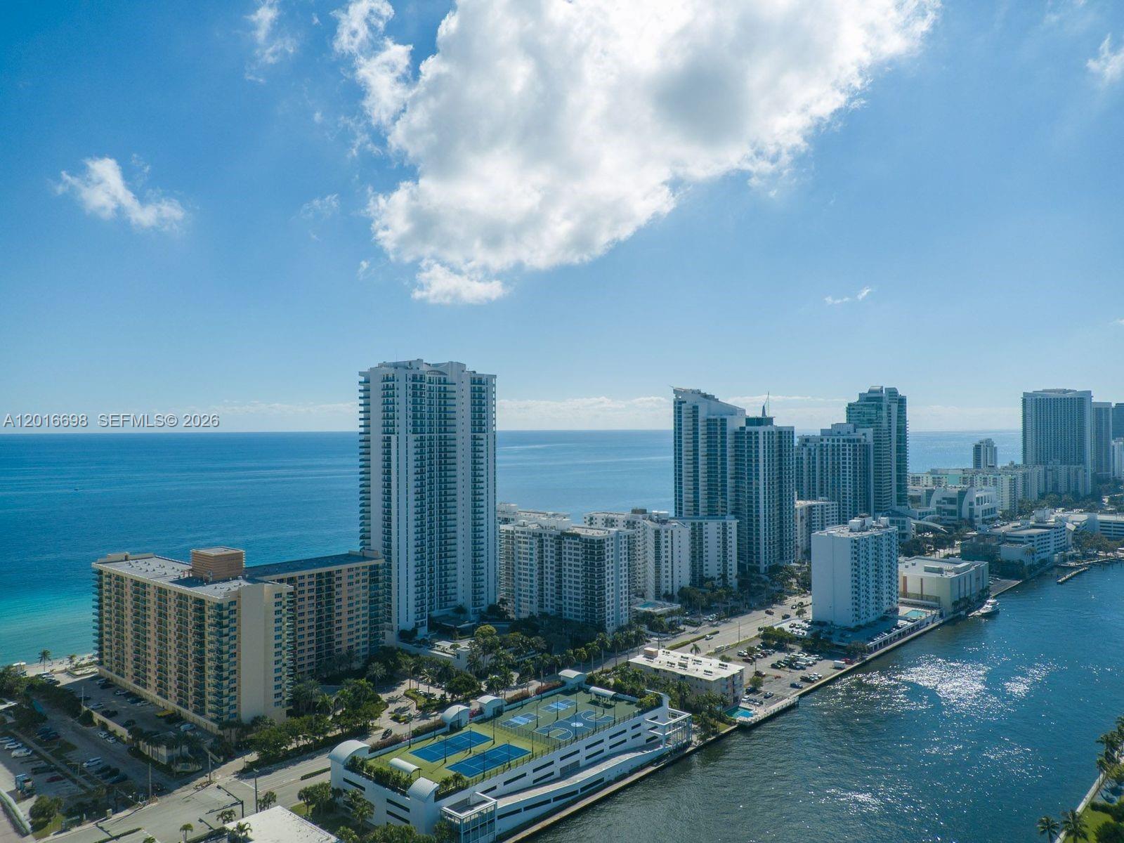 WAVE CONDO - Residential