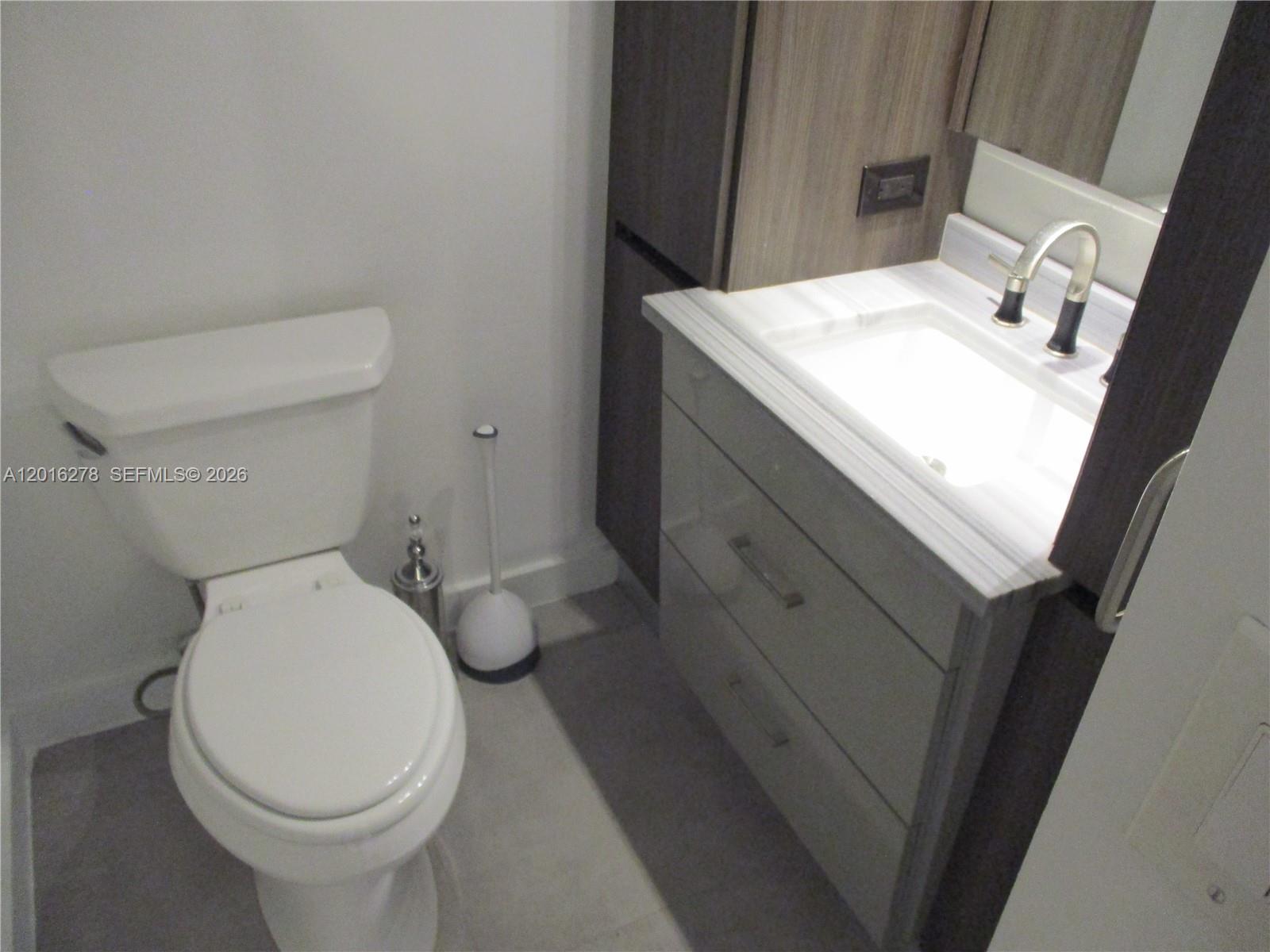 THE AMETHYST CONDO - Residential Lease