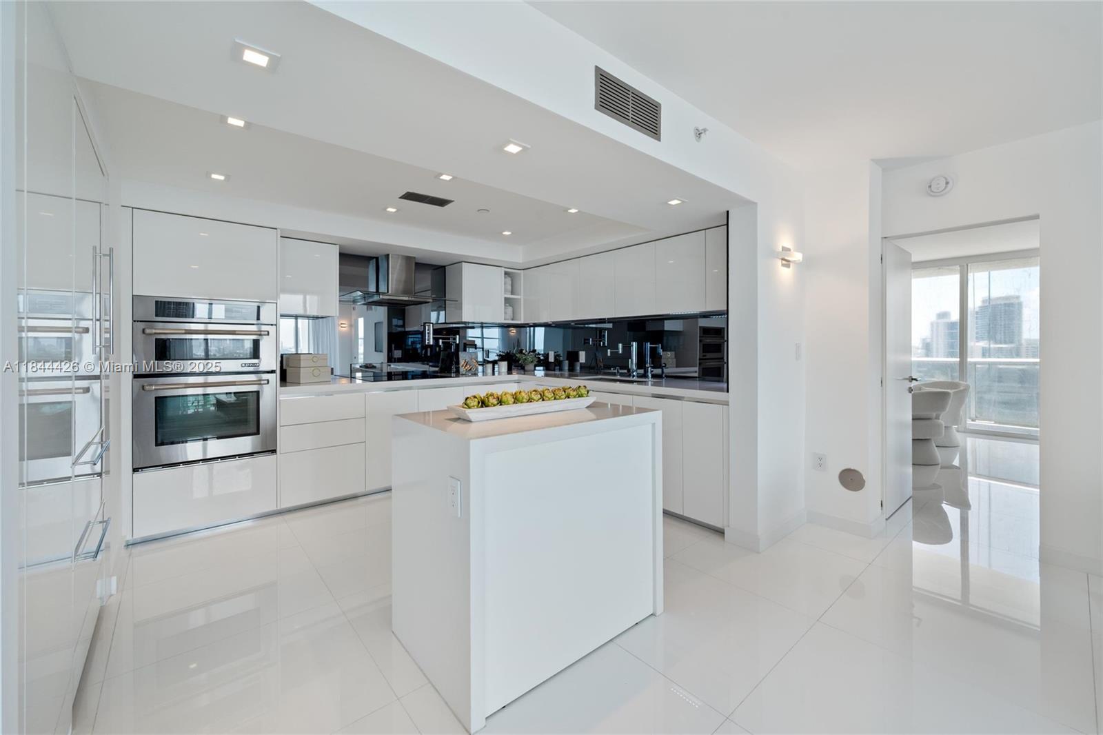 SUNSET HARBOUR SOUTH COND - Residential