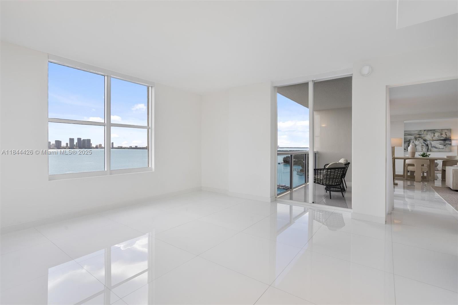 SUNSET HARBOUR SOUTH COND - Residential