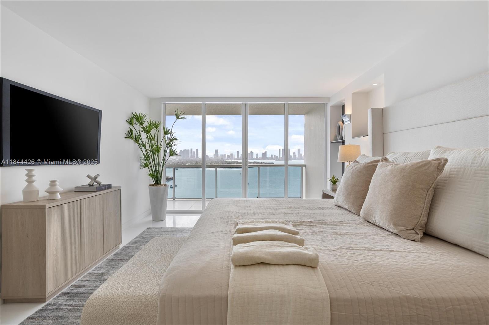 SUNSET HARBOUR SOUTH COND - Residential