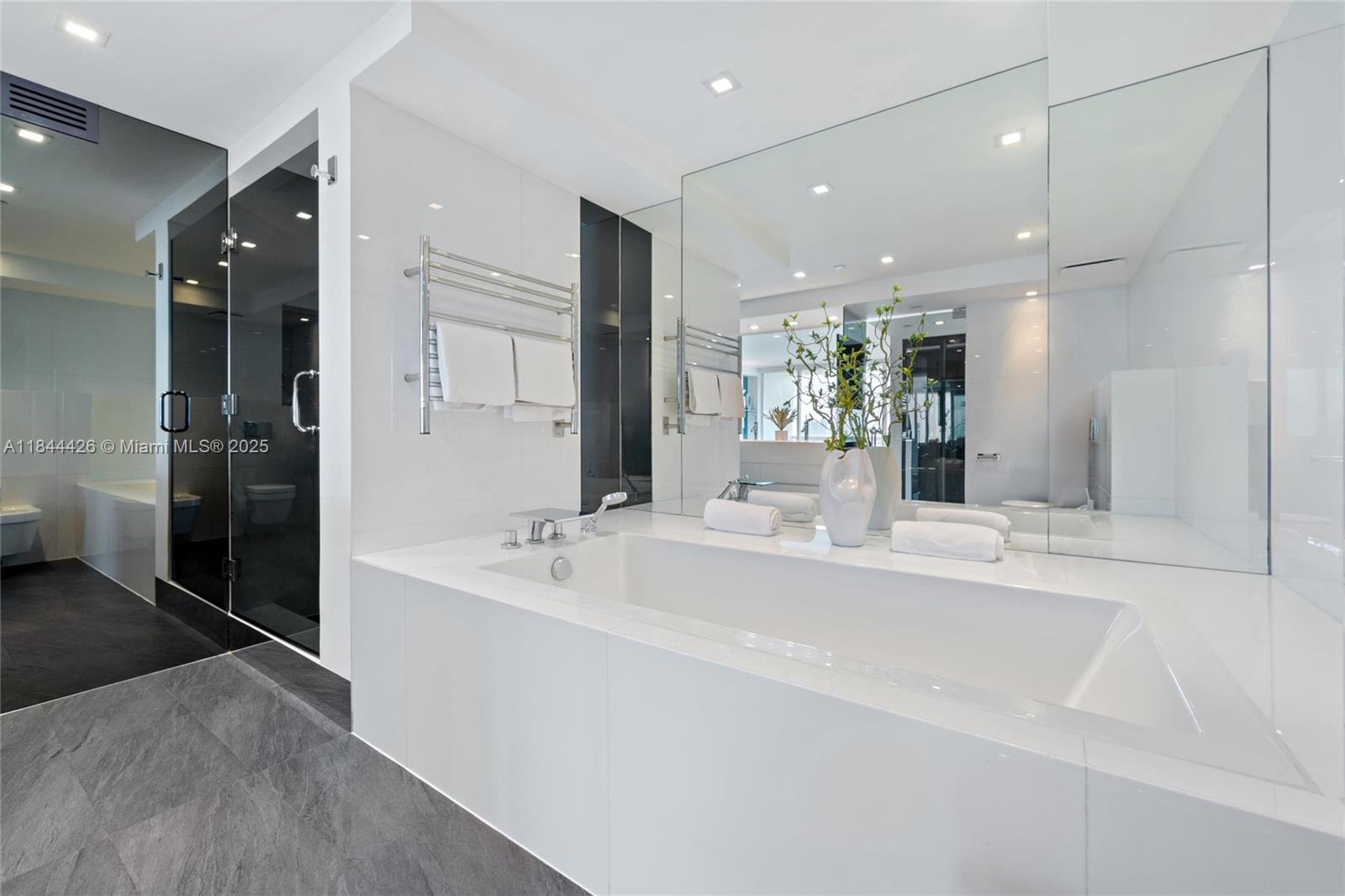 1800 Sunset Harbour Dr 1702/4 Dr 1702/4