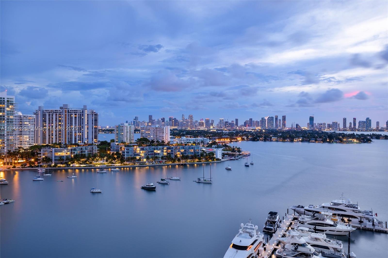 SUNSET HARBOUR SOUTH COND - Residential