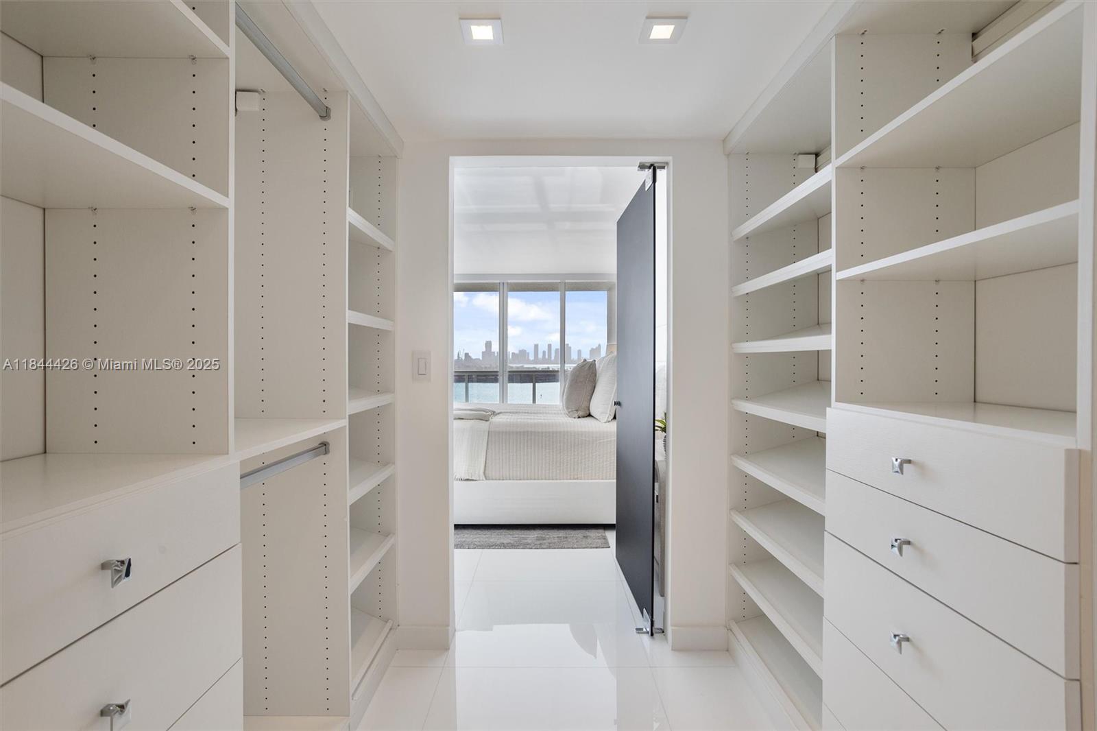 SUNSET HARBOUR SOUTH COND - Residential