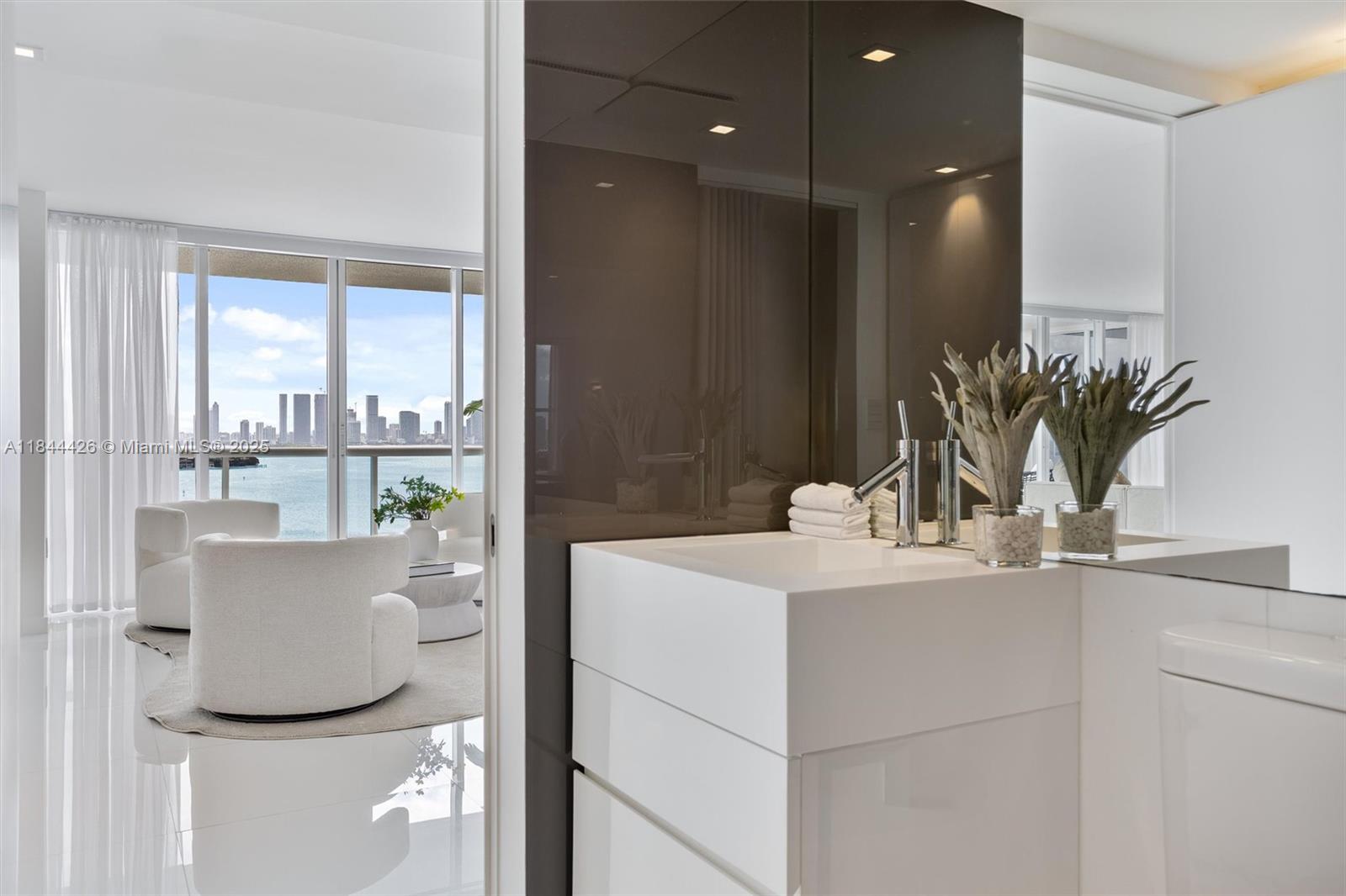 SUNSET HARBOUR SOUTH COND - Residential