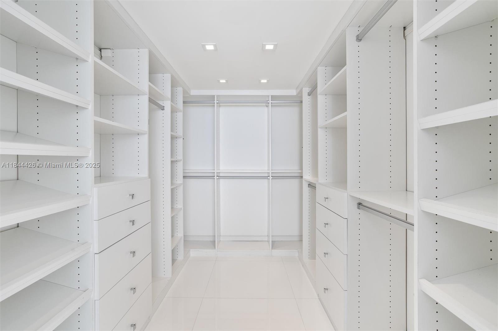 SUNSET HARBOUR SOUTH COND - Residential