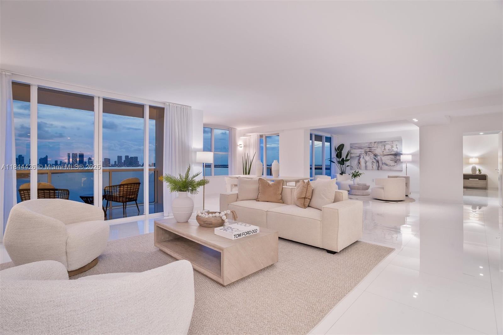 SUNSET HARBOUR SOUTH COND - Residential