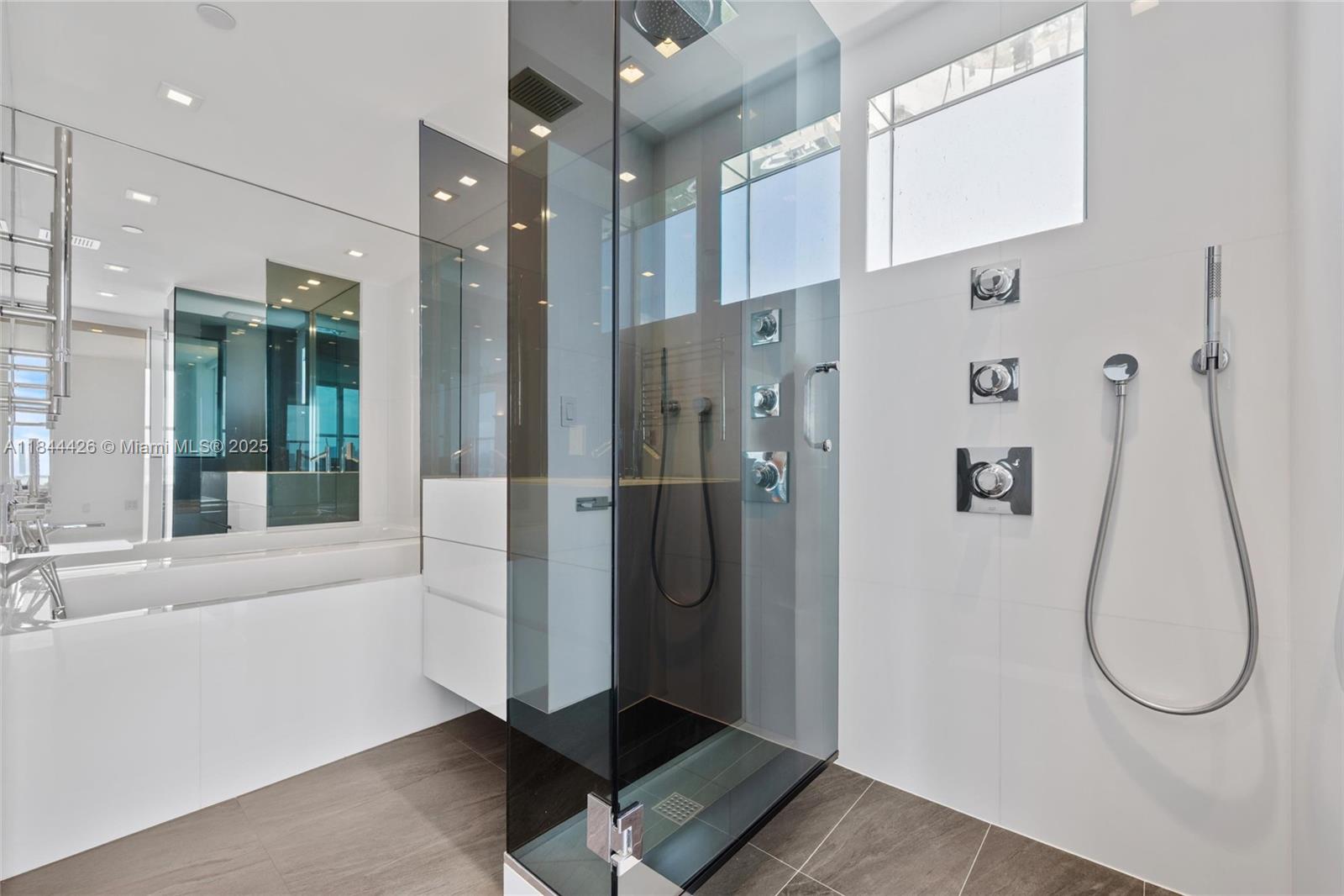 SUNSET HARBOUR SOUTH COND - Residential