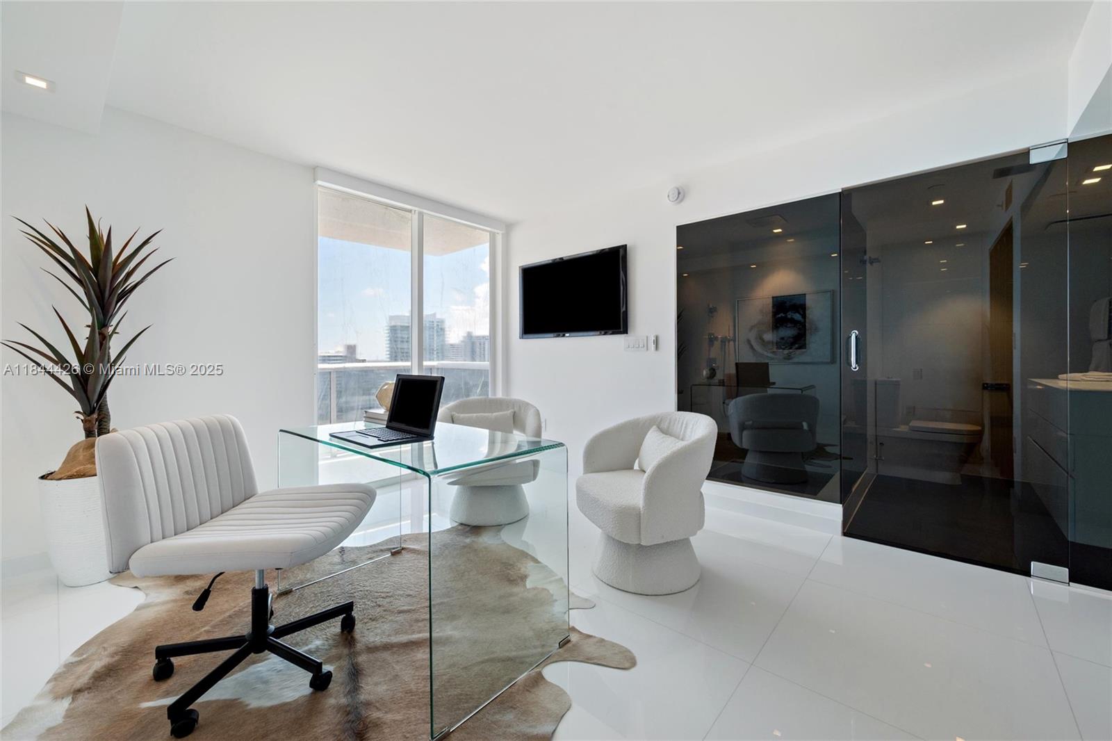 SUNSET HARBOUR SOUTH COND - Residential