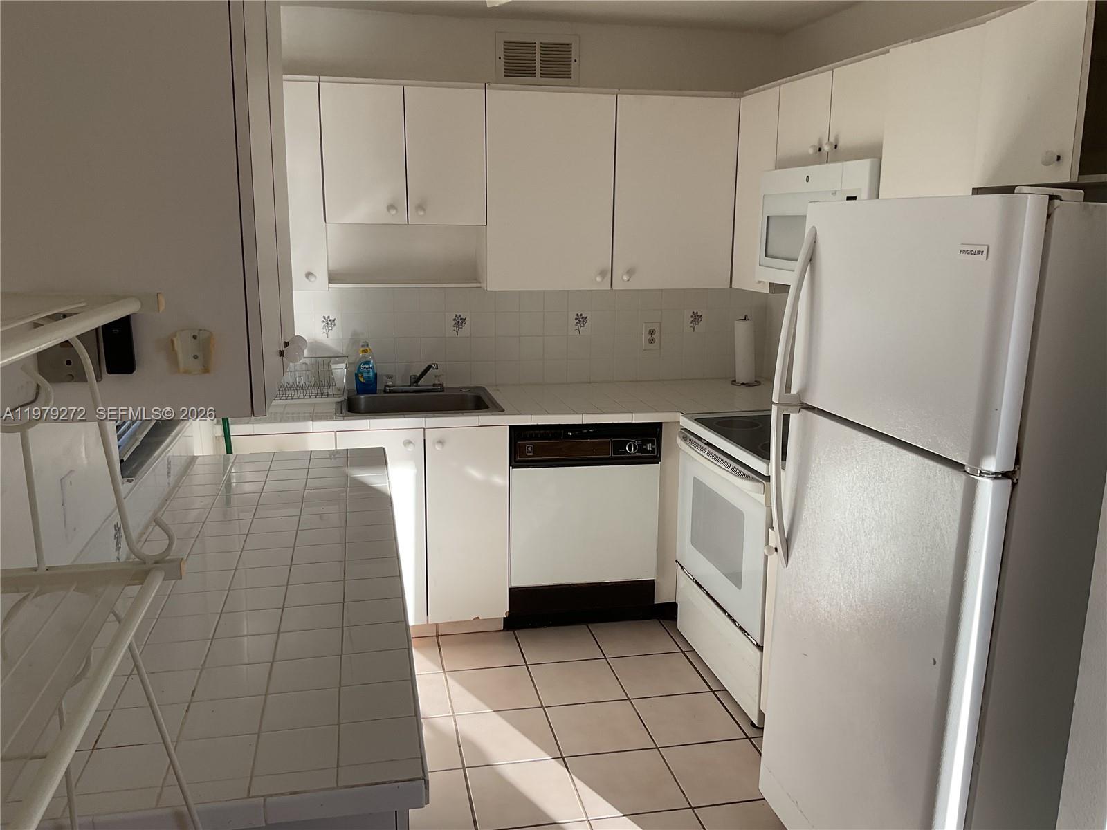 KINGS POINT SAXONY CONDOS - Residential Lease