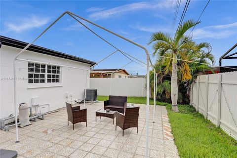Single Family Residence in Miami FL 2761 92nd Pl 50.jpg