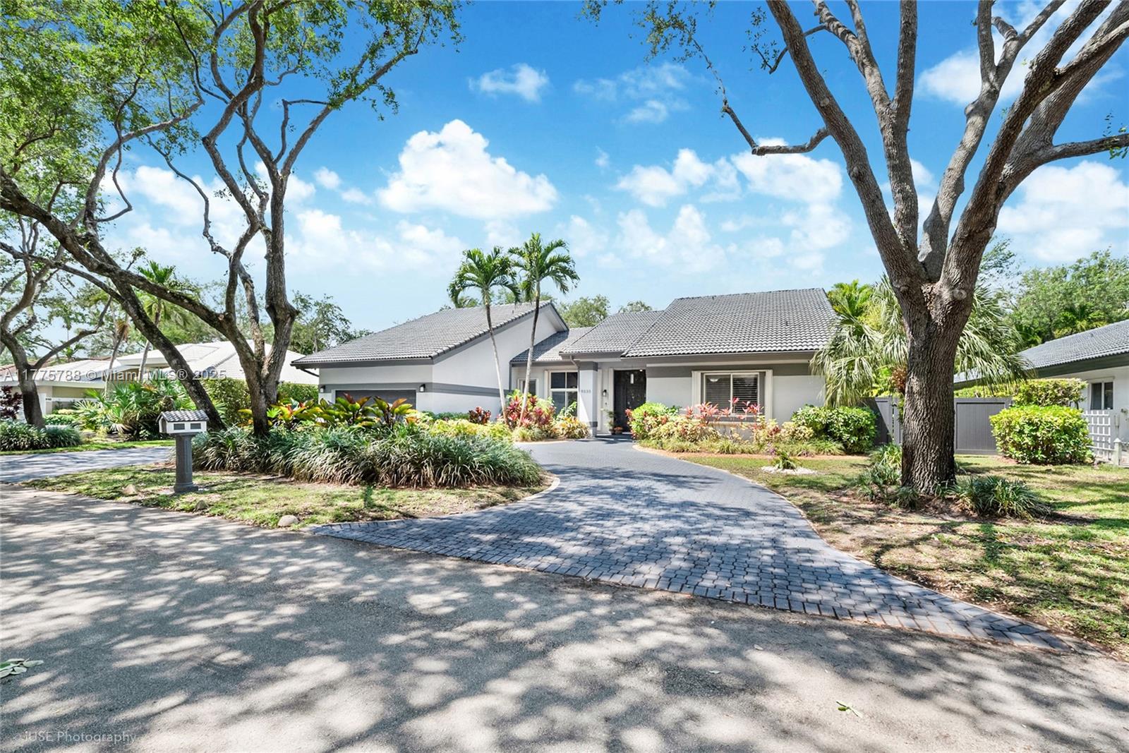 9030 Sw 92nd Ct, Miami, Broward County, Florida - 4 Bedrooms  
3 Bathrooms - 