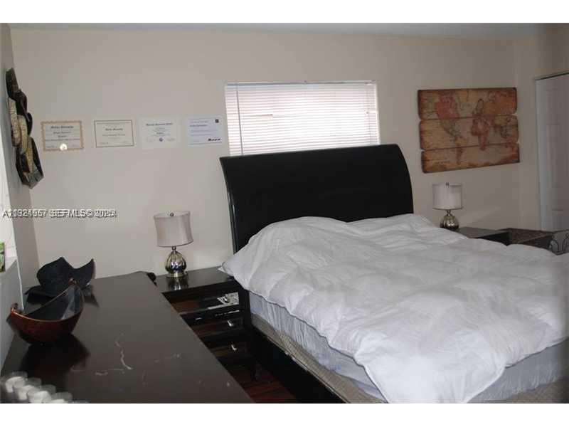 EMERALD ISLES CONDO - Residential