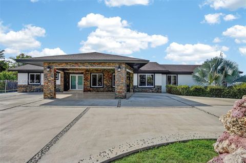 Photo of 19390 SW 312th St, Homestead, FL 33030 (MLS # A11970304)