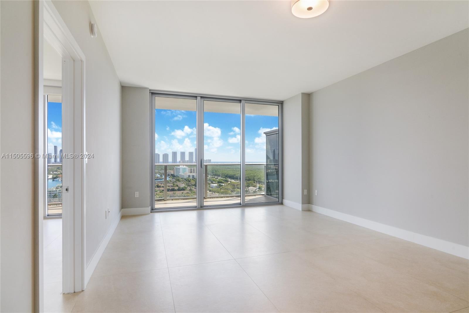 THE HARBOUR SOUTH CONDO - Residential