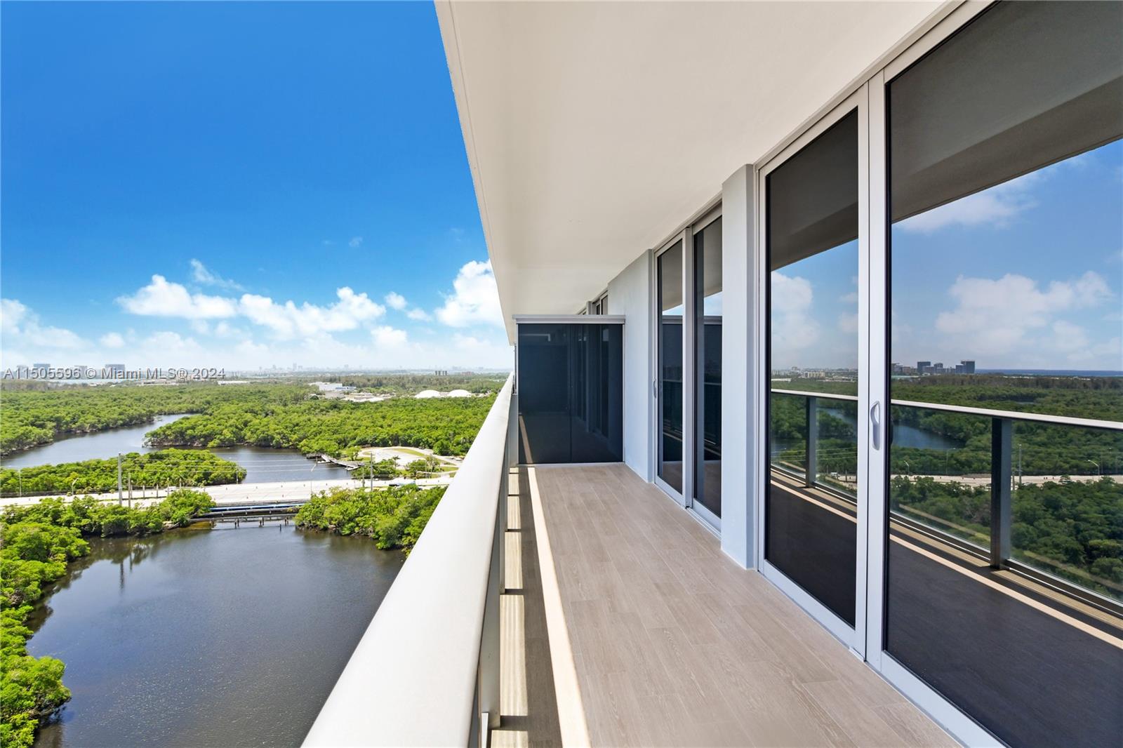 THE HARBOUR SOUTH CONDO - Residential